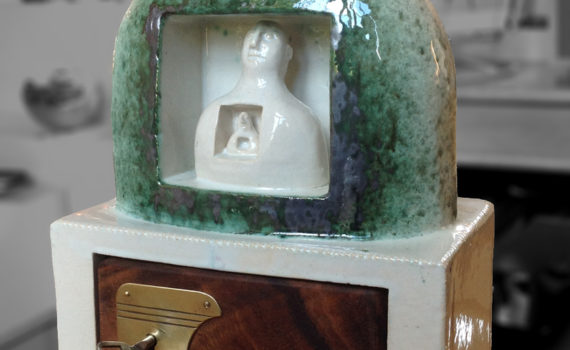 Keramik, Teakholz mit antiken Beschlag und Schloss