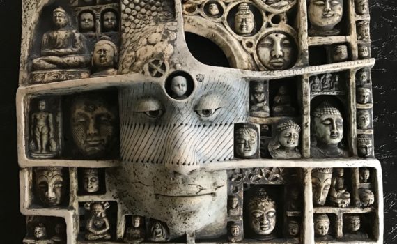 Maske, Keramik/Oxide, ca.40x40cm, 2018, Privatbesitz