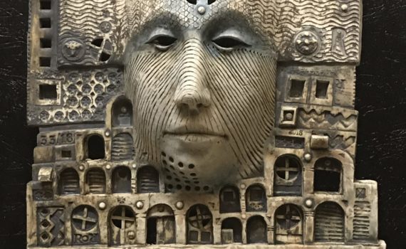 maske, keramik, oxide, ca.35x40cm, 2018, Privatbesitz