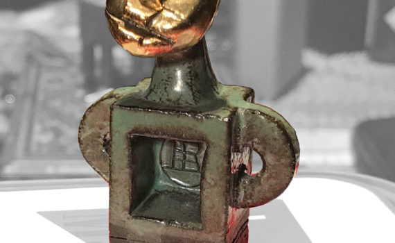 Keramik,vergoldet, Höhe 5cm, seit 2007, Souvenir und Symbol für alle Dessauer, ein Exemplar befindet sich im Grundstein des Bauhausmuseum Dessau