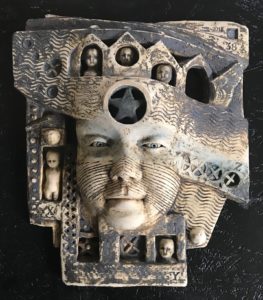 Maske, Keramik/Oxide, ca.30x30cm, 2018, Privatbesitz